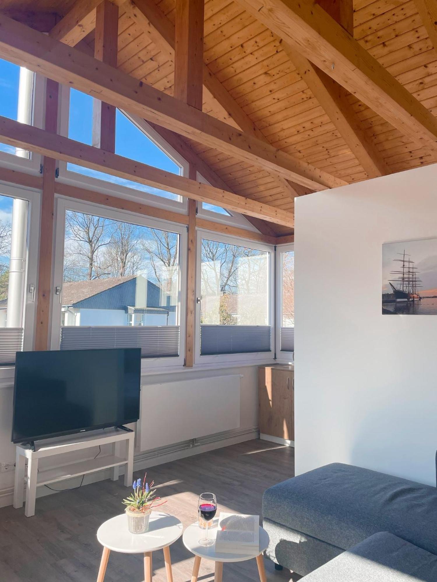 Haus Urvasi Apartment Любек Екстериор снимка